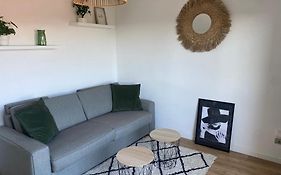 Ramonville Parking Prive Balcon Cafe